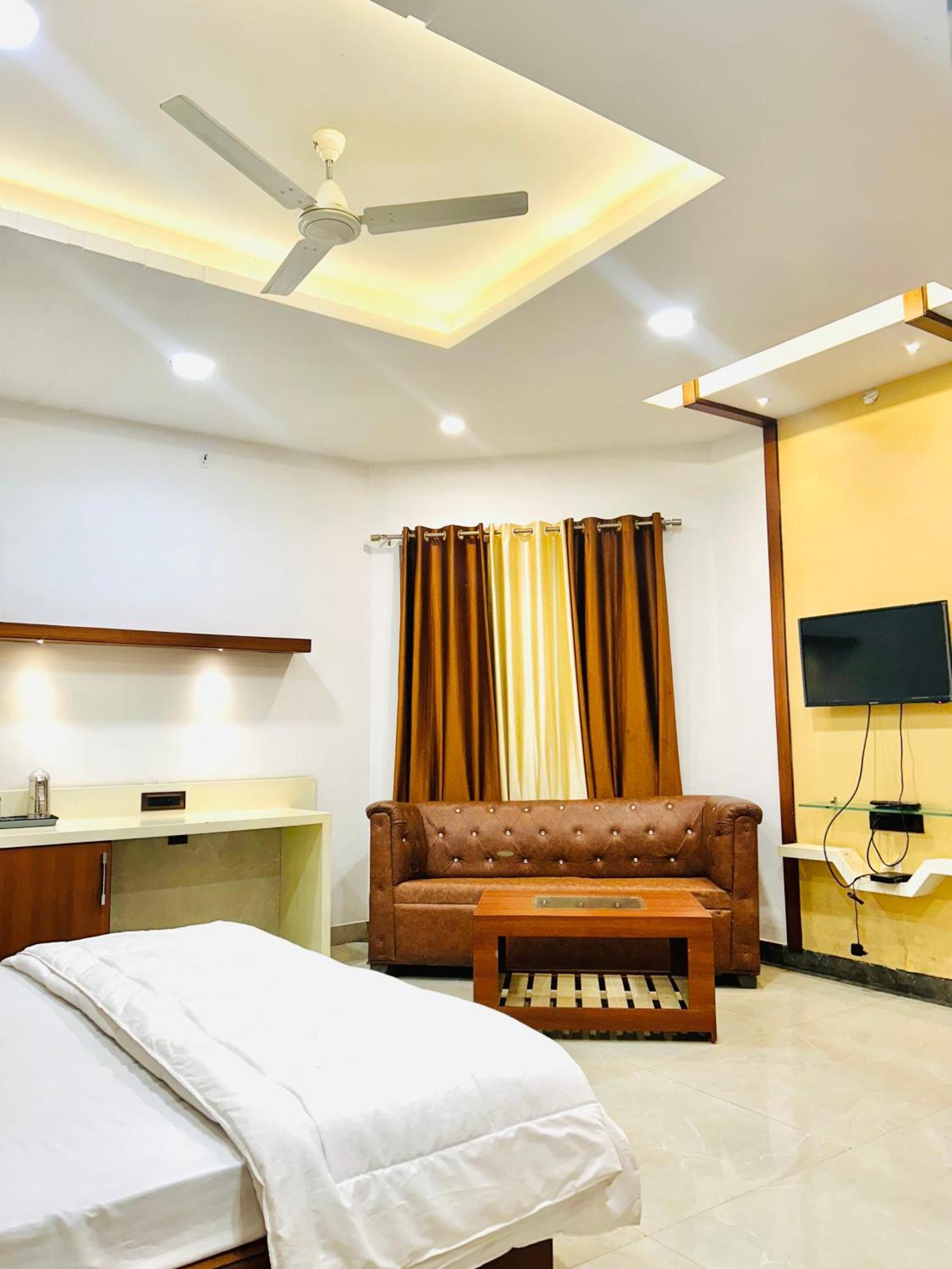 Krishnam Resort Jabalpur Exteriör bild