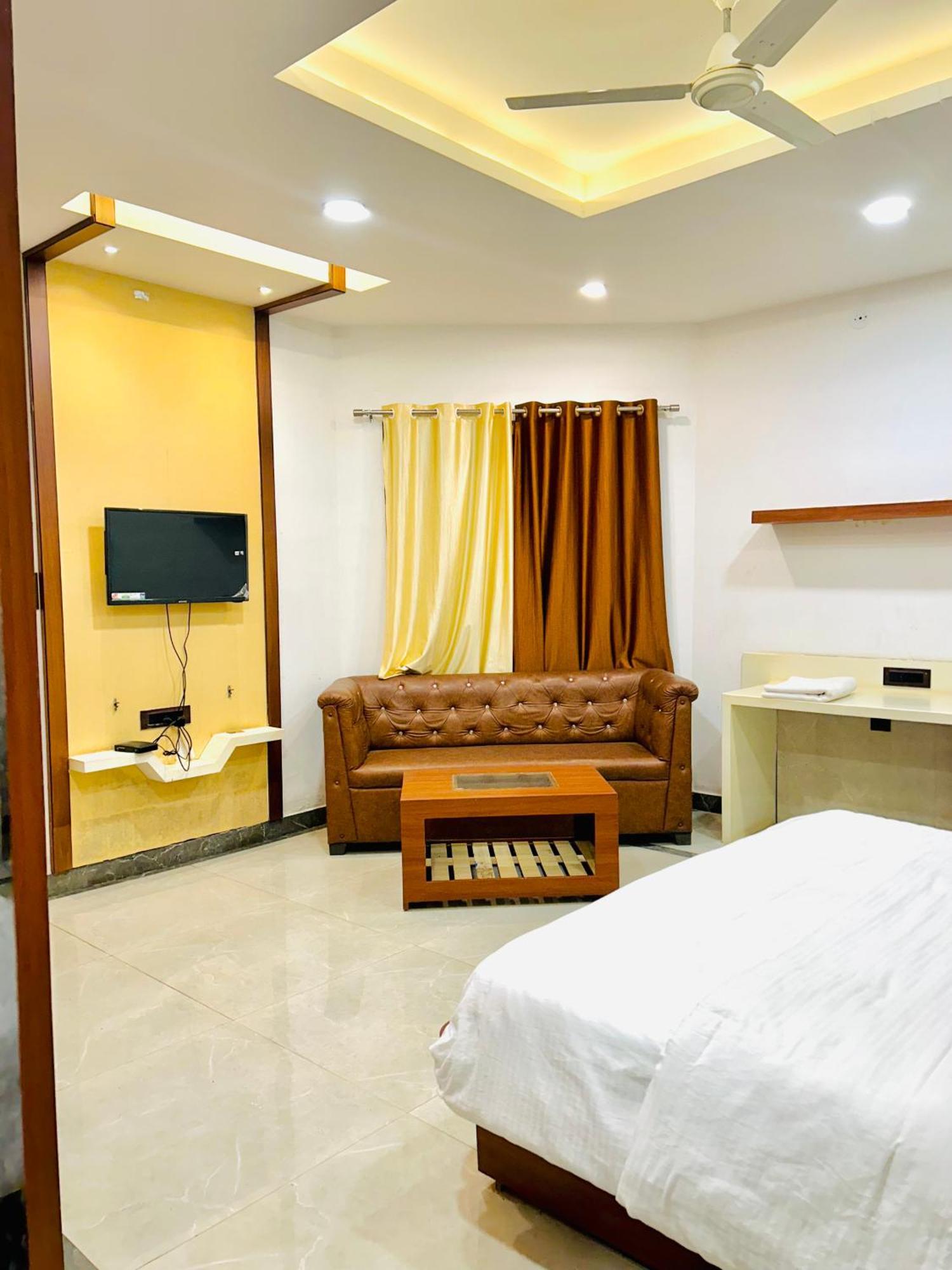 Krishnam Resort Jabalpur Exteriör bild