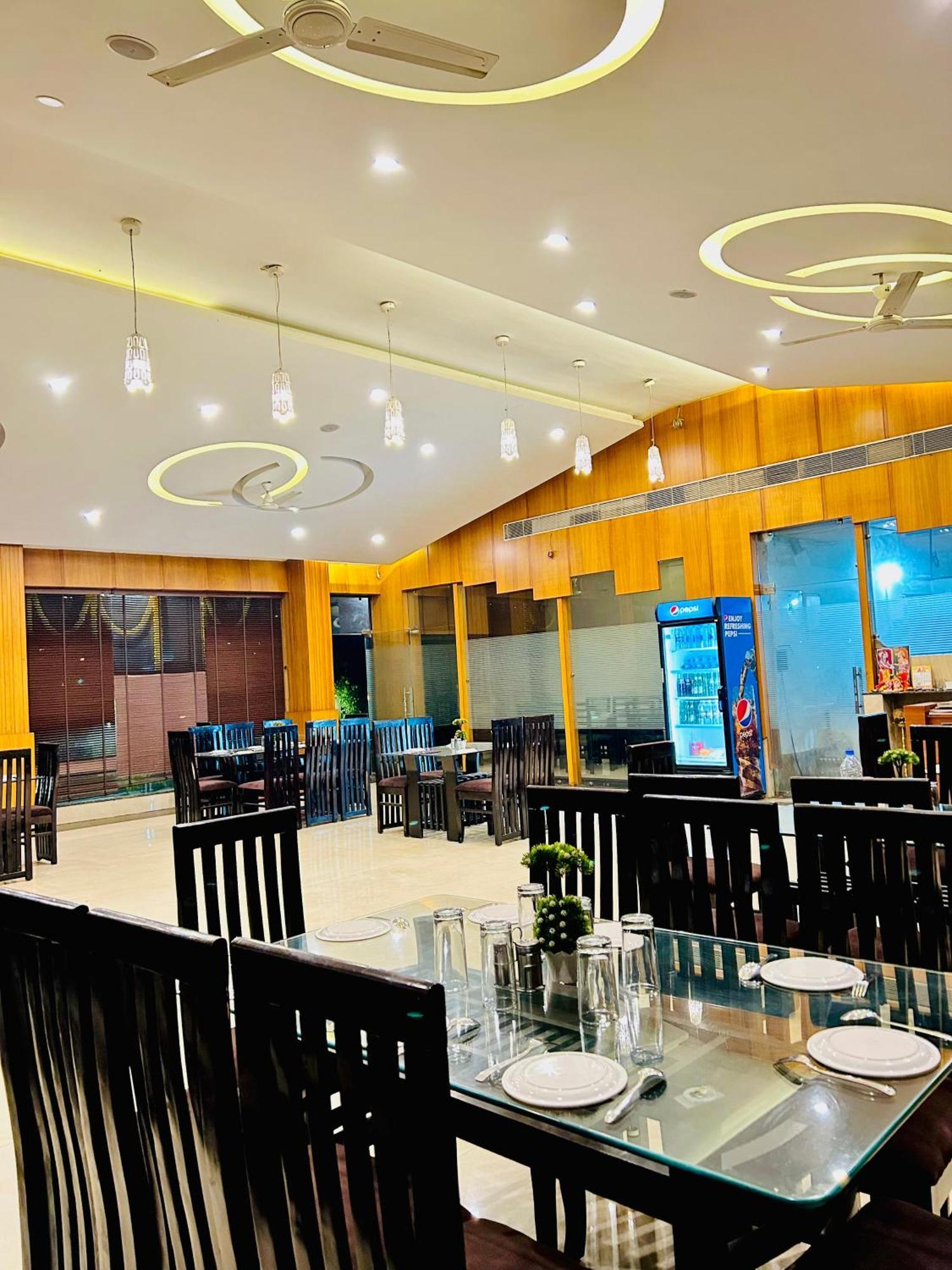 Krishnam Resort Jabalpur Exteriör bild